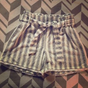 Ellen Tracy Terri cloth high waisted tie shorts